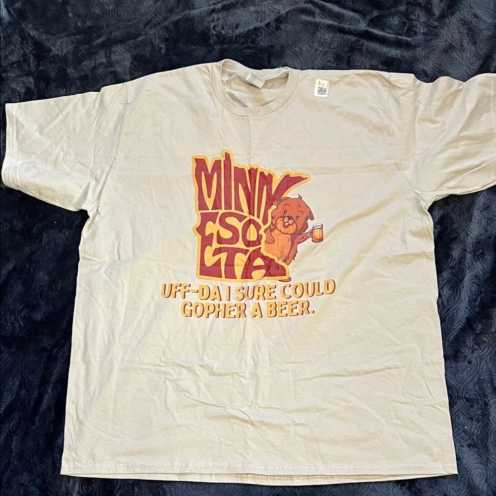 Minnesota Gopher a Beer Graphic T-Shirt (Men’s 2XL)